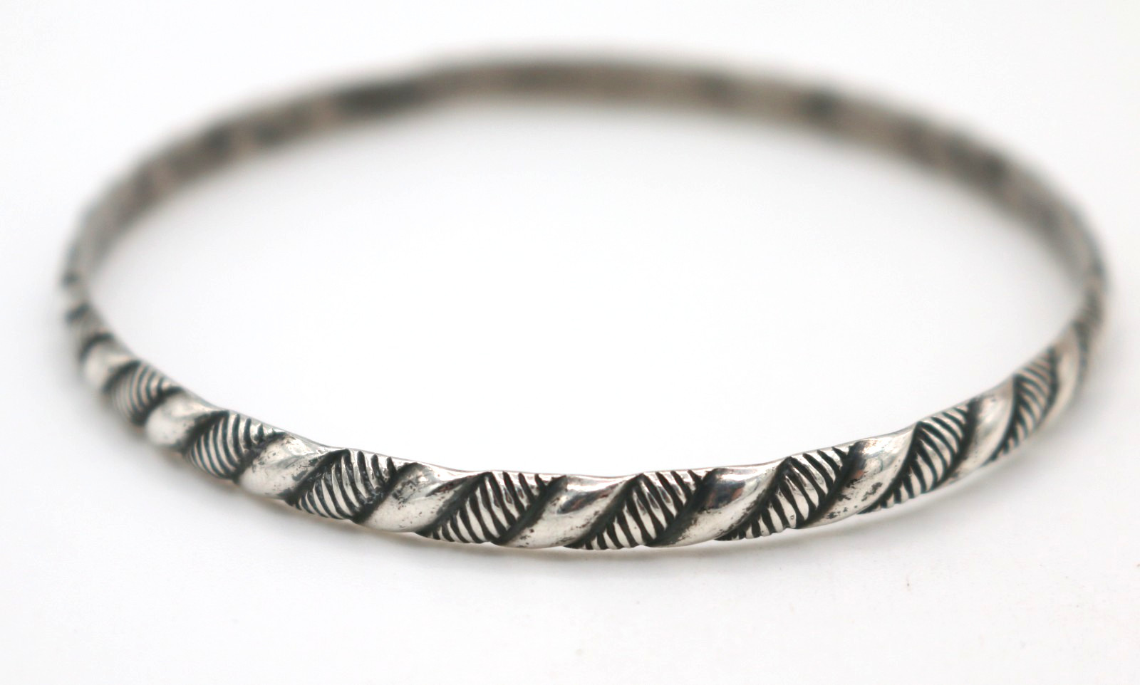 Vintage Sterling Silver 925 Bangle Bracelet w/ Textured Woven Design 14.04g