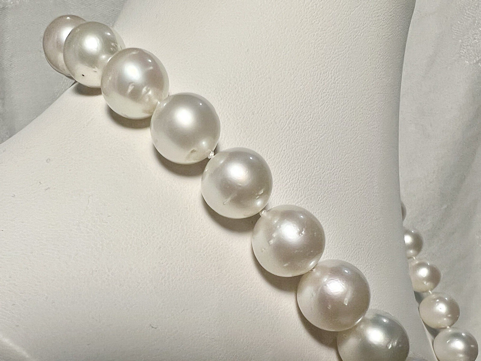 AUTHENTIC 18” Graduated White South Sea Saltwater Pearl 12-15.4mm Necklace