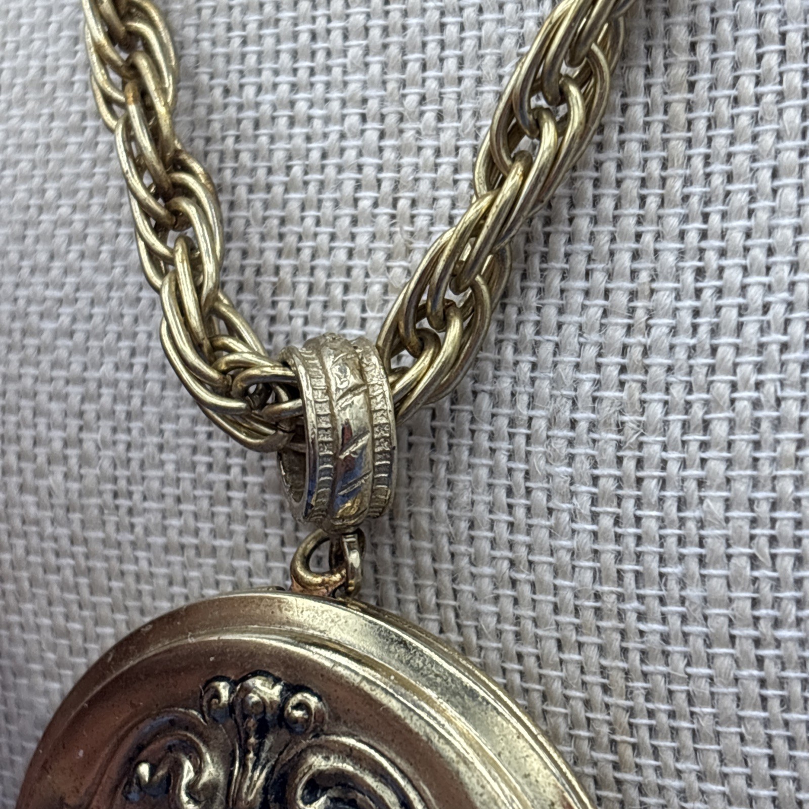 Vintage Whiting Davis Art Nouveau Lady Compact Locket Necklace 30” Gold Tone
