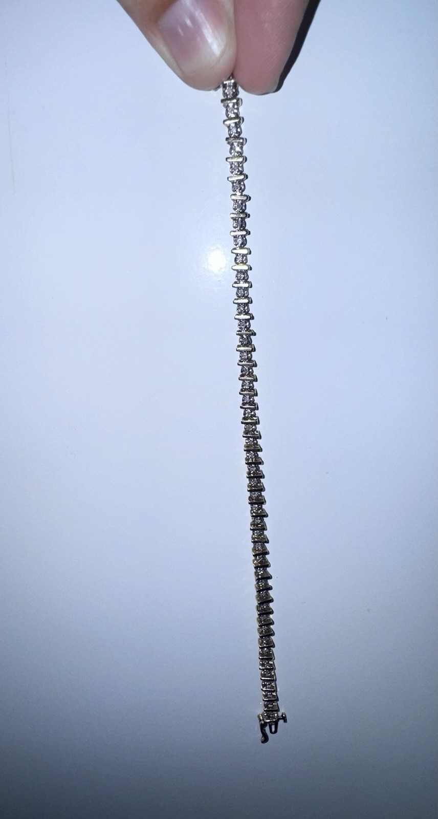 14 karat Yellow Gold Tennis Bracelet Clear Round Diamonds Prong Set Box Clasp
