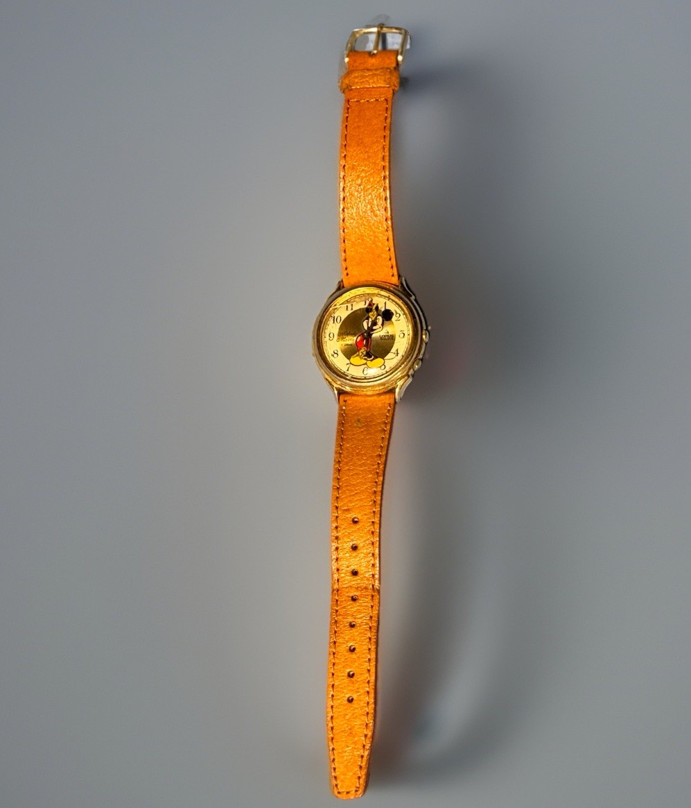 Vintage Lorus Melody Alarm Disney Mickey Mouse Watch 33mm Y975-6A20 HONG KONG