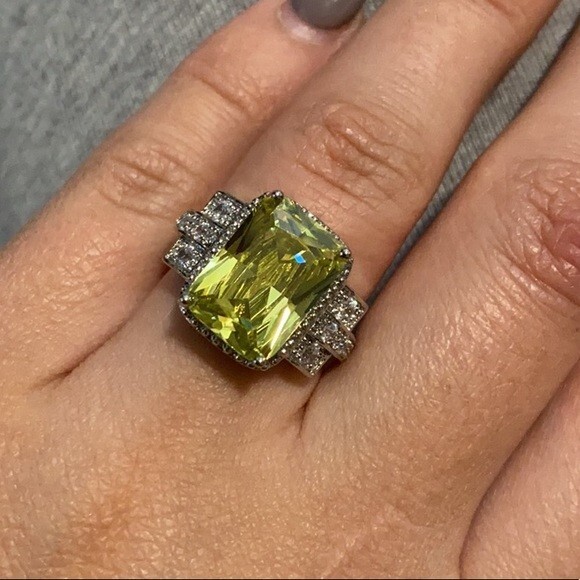 925 Silver Plated Luxurious Ring For Birthday Gift 3.5 CT CZ Women Wedding Ring
