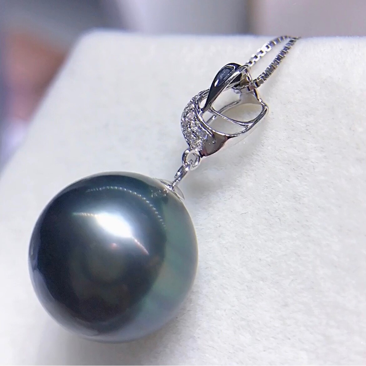 13.7mm Big Tahitian Green Pearl Pendant Intense Black Green Color 18k White Gold