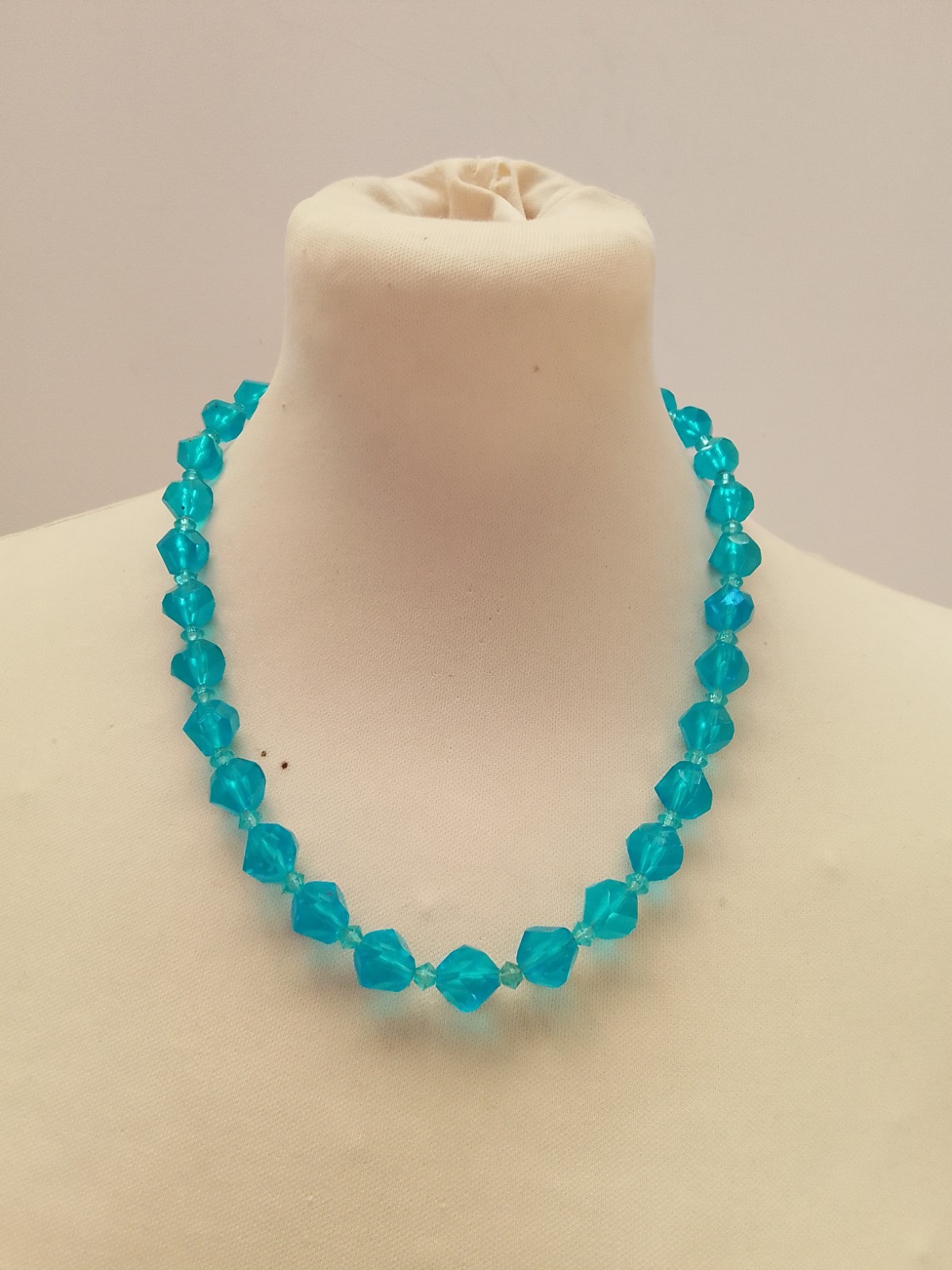 Art Deco Aquamarine Blue Graduated Bead Necklace ~ 25cm long when worn