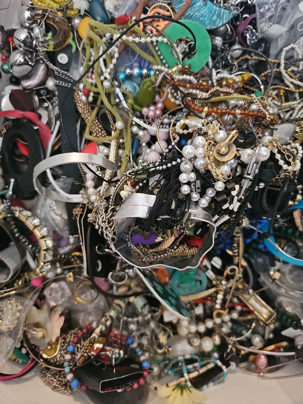 3+ lbs Vintage to Now Mixed Junk Jewelry Costume Craft Repair Repurpose