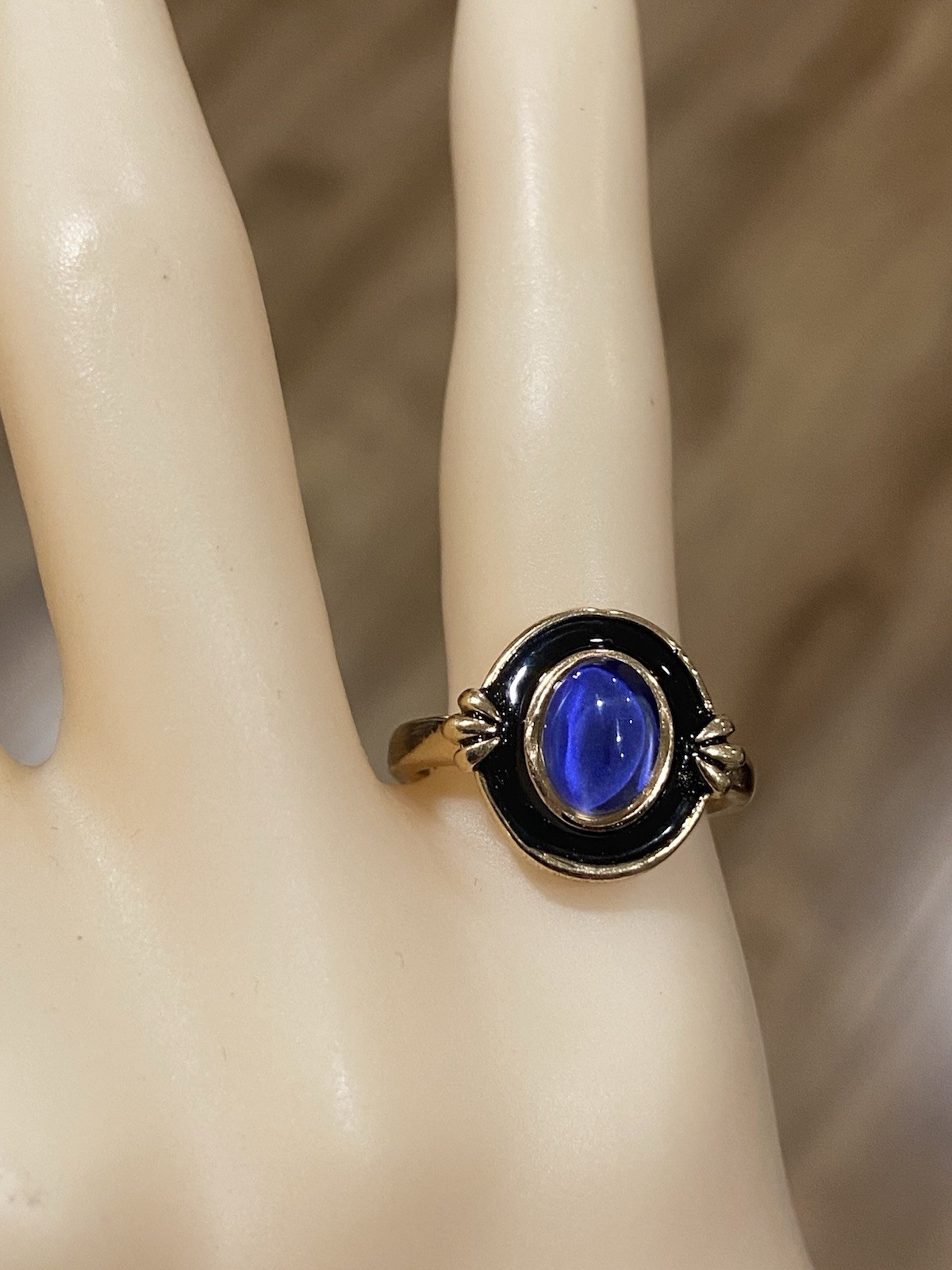 Elegant Gold-Plated Copper Mood Ring | Black Enamel & Oval Glass Stone Size 8.5