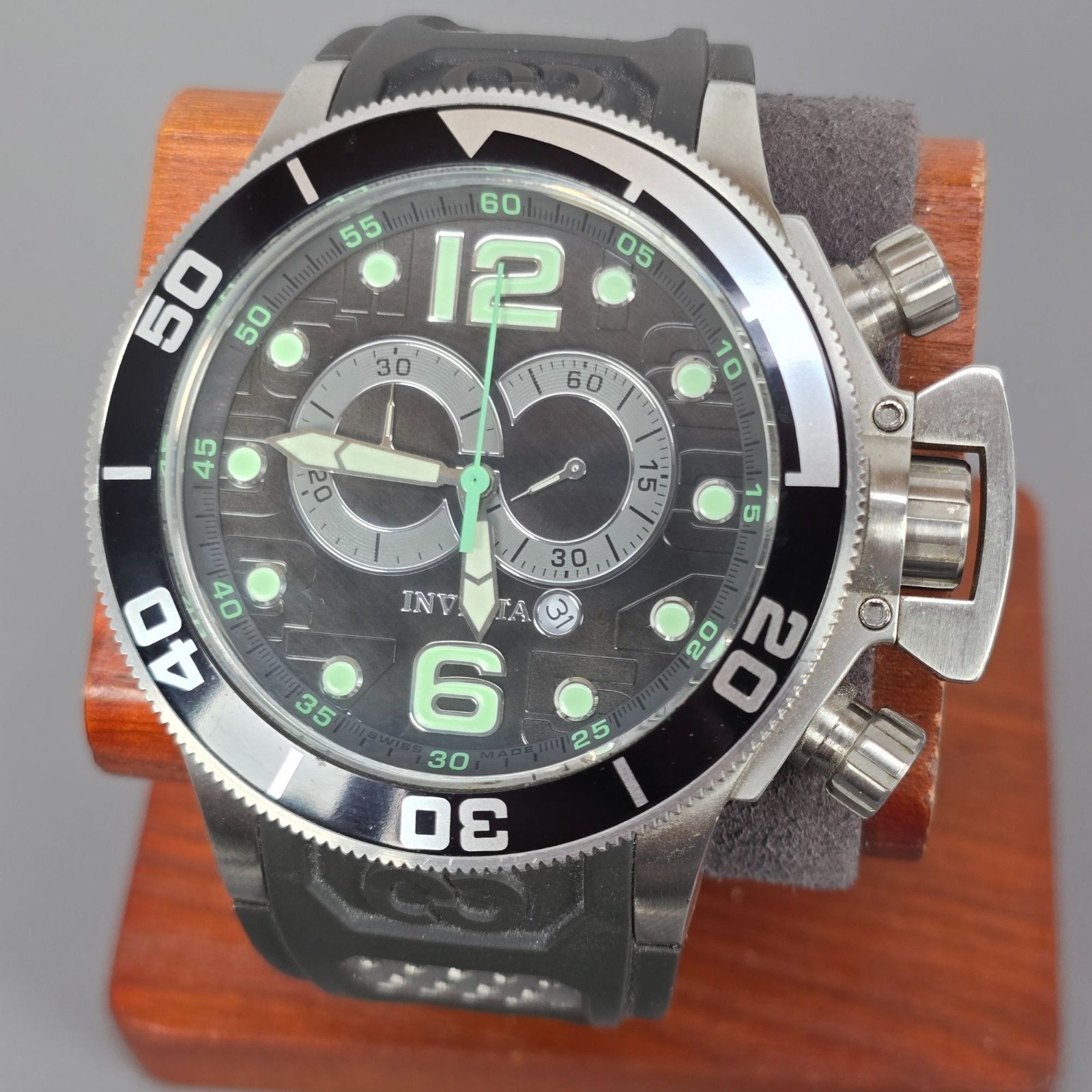 Invicta Corduba Collection Interceptor Mens Model 6916 Quartz Watch Chronograph