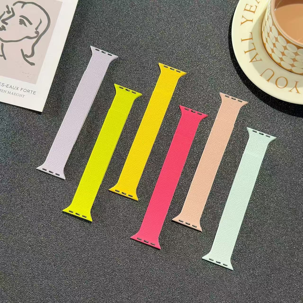 Suitable for Apple Watch S1-11/Ultra/SE – Litchi Pattern Magnetic Silicone Strap