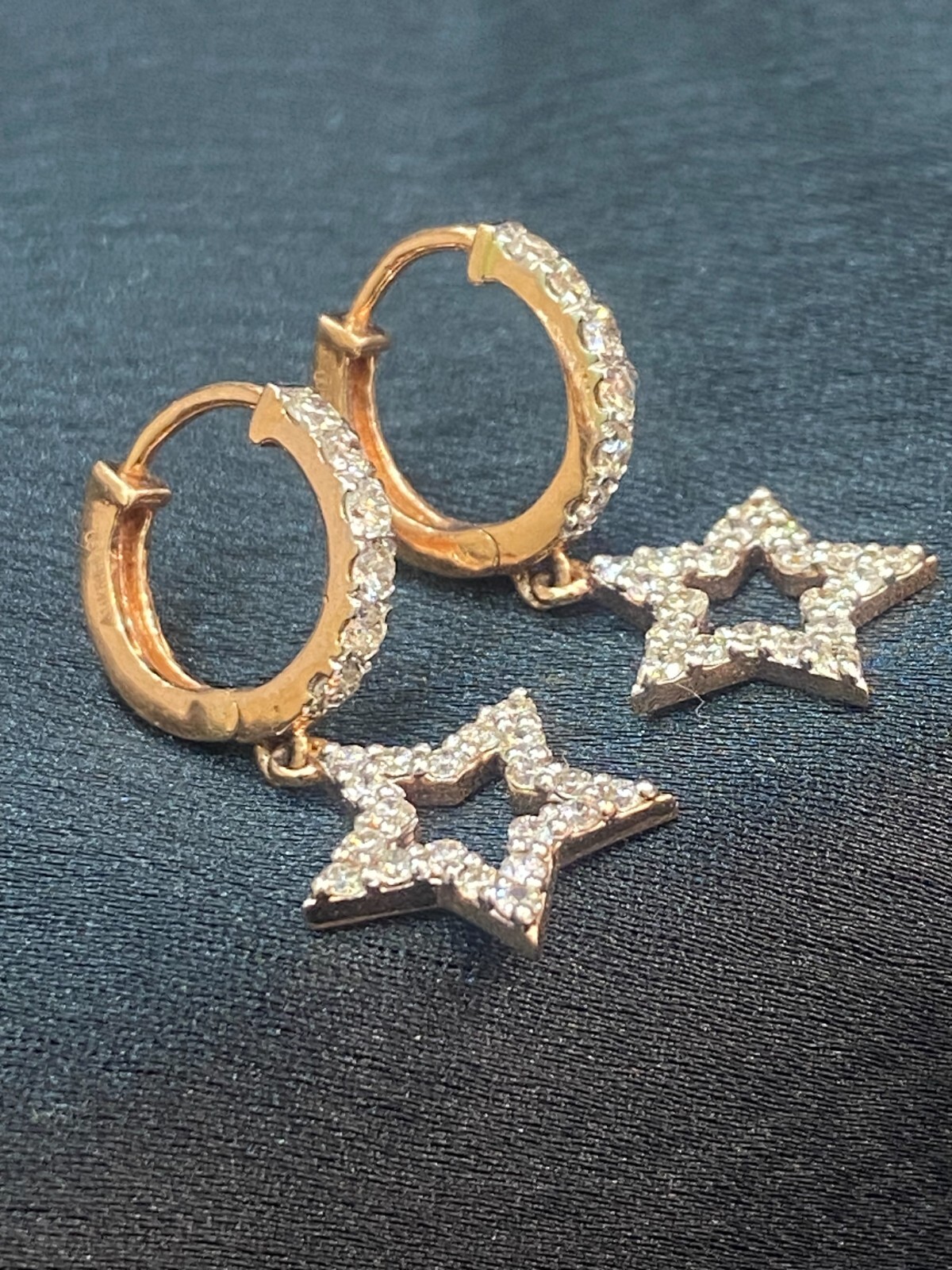 Stunning 0.89 Cts Round Brilliant Cut Diamonds Star Dangle Earrings In 14K Gold