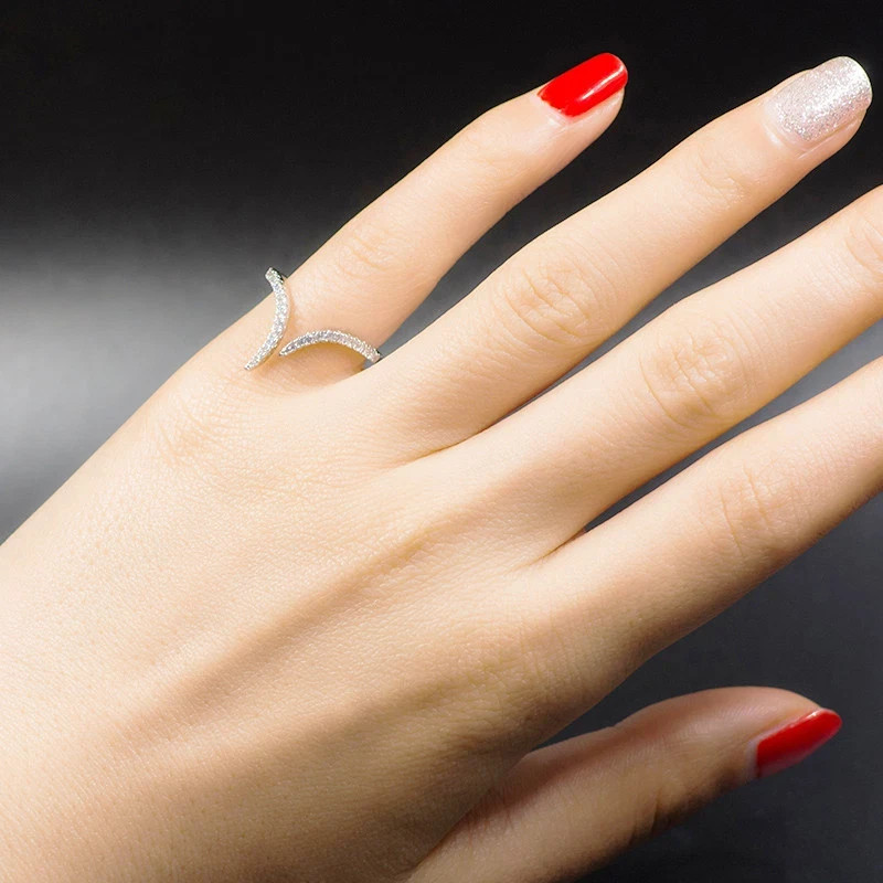18k Gold Plated Simulated Diamond Small V Ring Gorgeous Women Fashion Jewelry