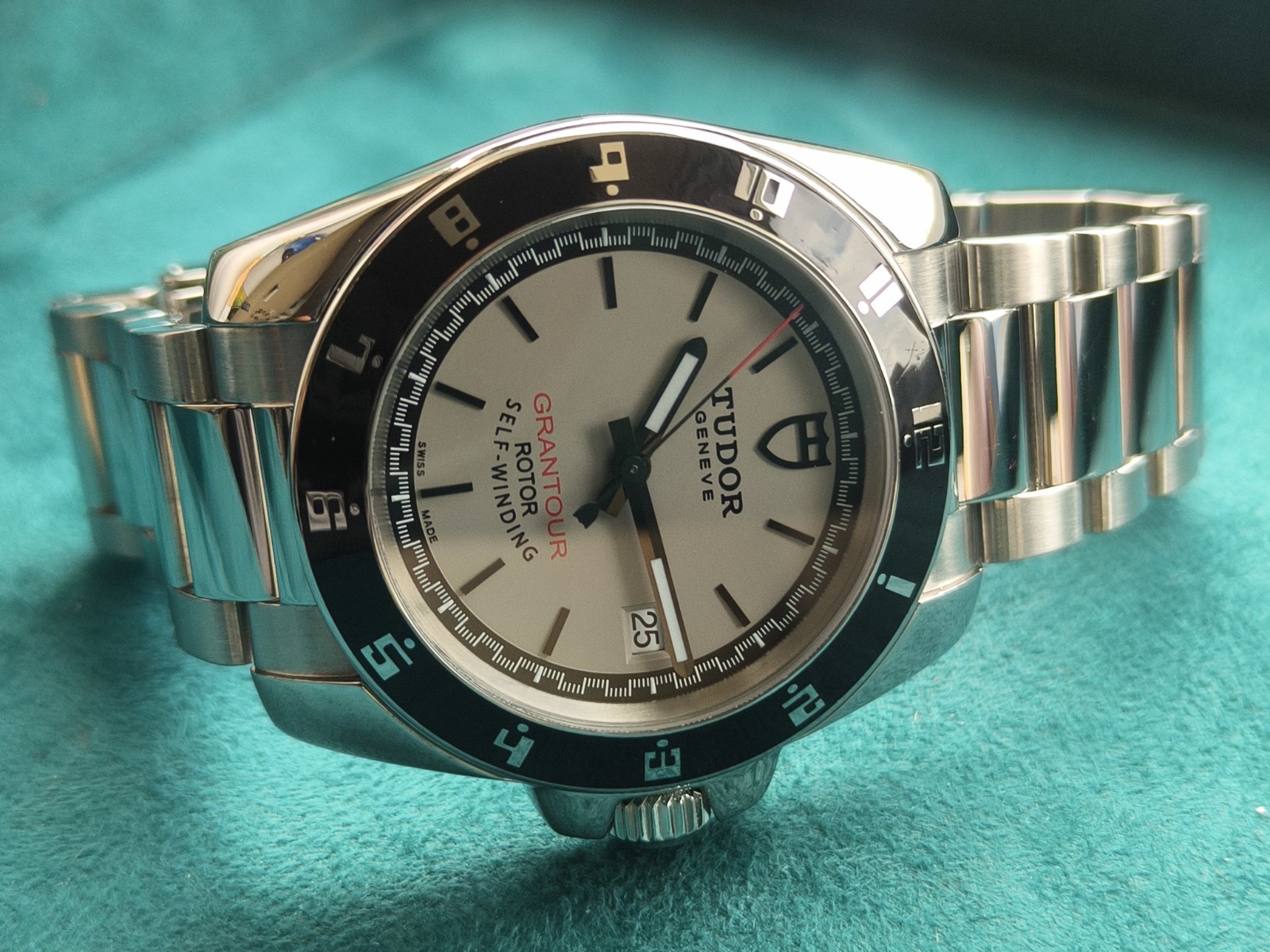 Tudor GranTour Date 41mm Special Dial Ref. 20050N Rare Model Good Condition