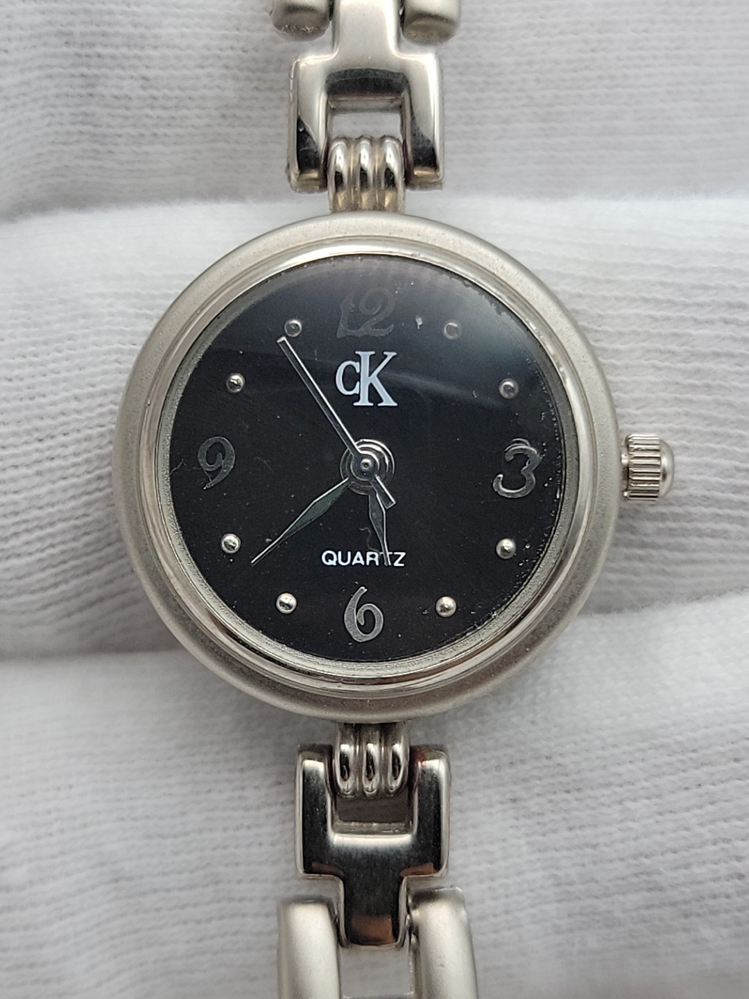 Calvin Klein Women Watch 21mm Round Black Dial Silver Tone Band 7″ , Runs