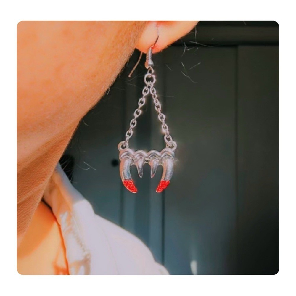 Vintage Vampire Fangs Halloween Fashion Forward Dangling Earrings Silver/Red