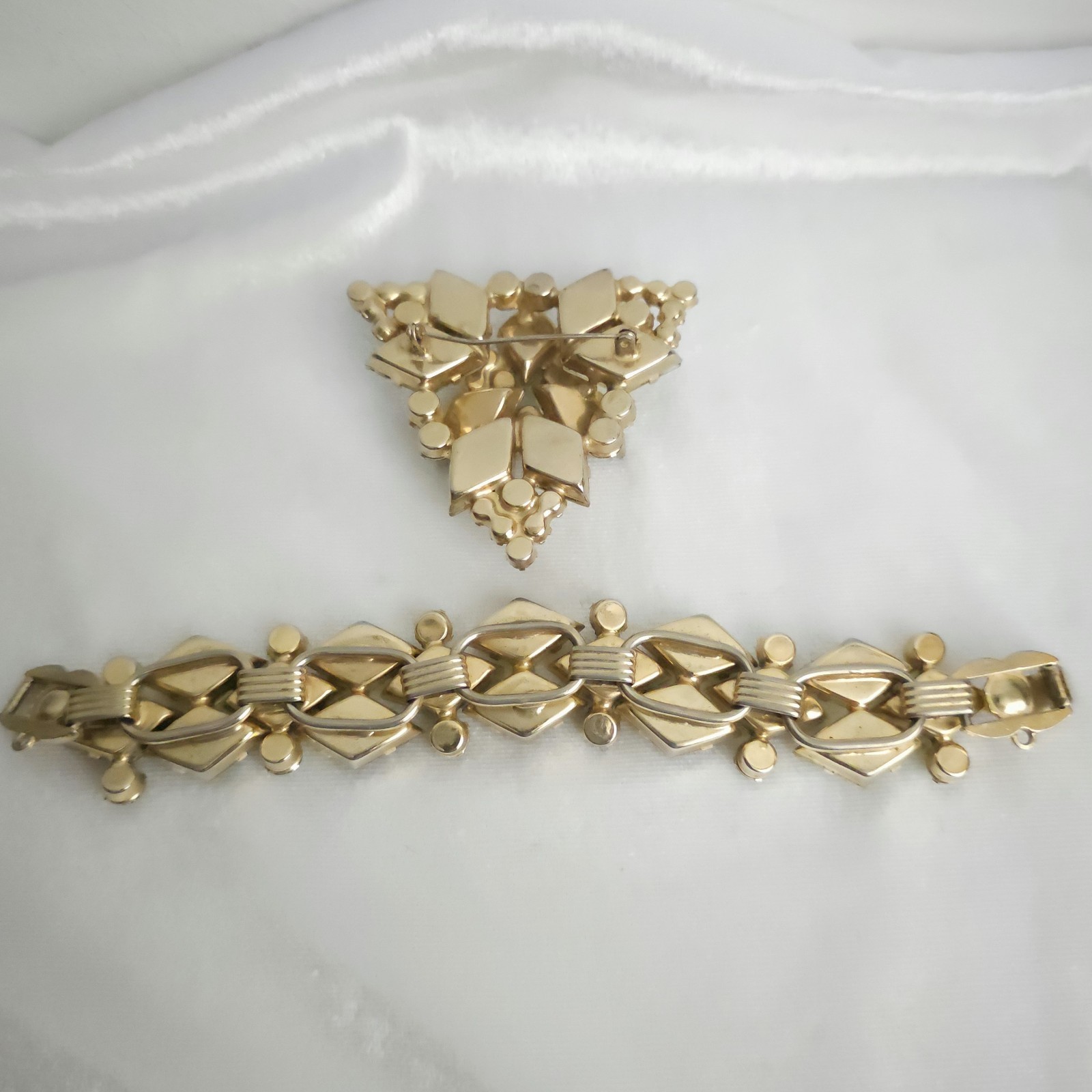 Vtg JULIANA D&E Yellow Jonquil Frosted Kite Rhinestone Set Link Bracelet Brooch