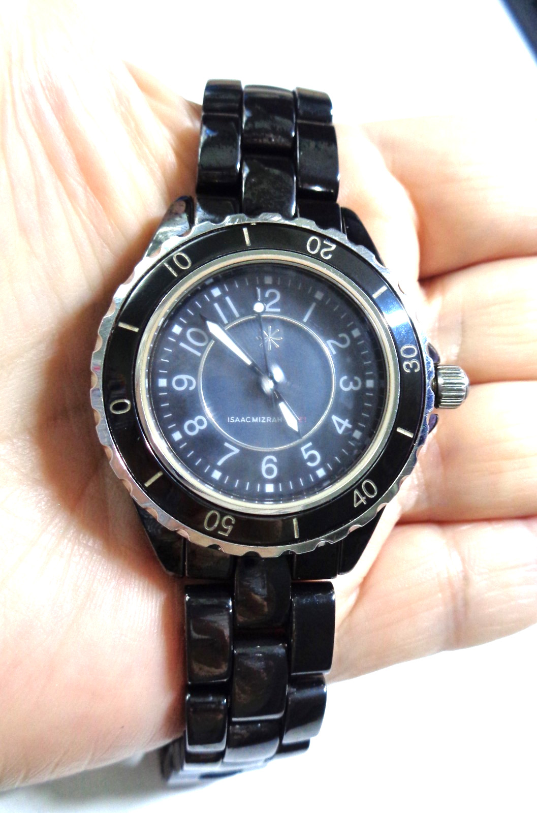 ISAAC MIZRAHI LIVE, Black Ceramic Quartz Fashion Women’s Wristwatch.