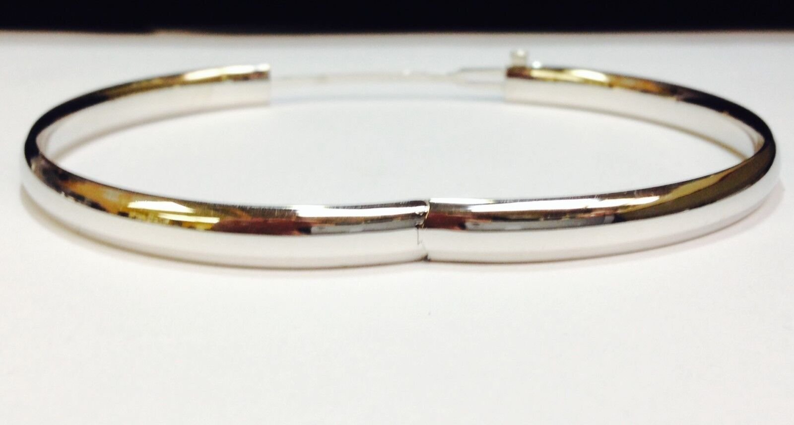 14k White Gold Shiny Bangle Hinged Bracelet 6mm, 4/16 “, 7 grams 7 Inch