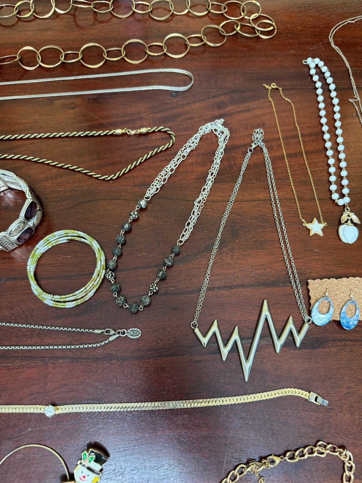 MIXED JEWLERY LOT – EARRINGS, RINGS, BRACELETS, NECKLACES, PINS- MORE