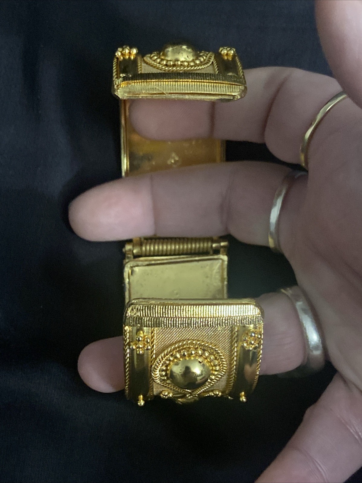 Vtg Heavy Etruscan Revival Gold Tone Hinged Bracelet Granulation Filigree EUC