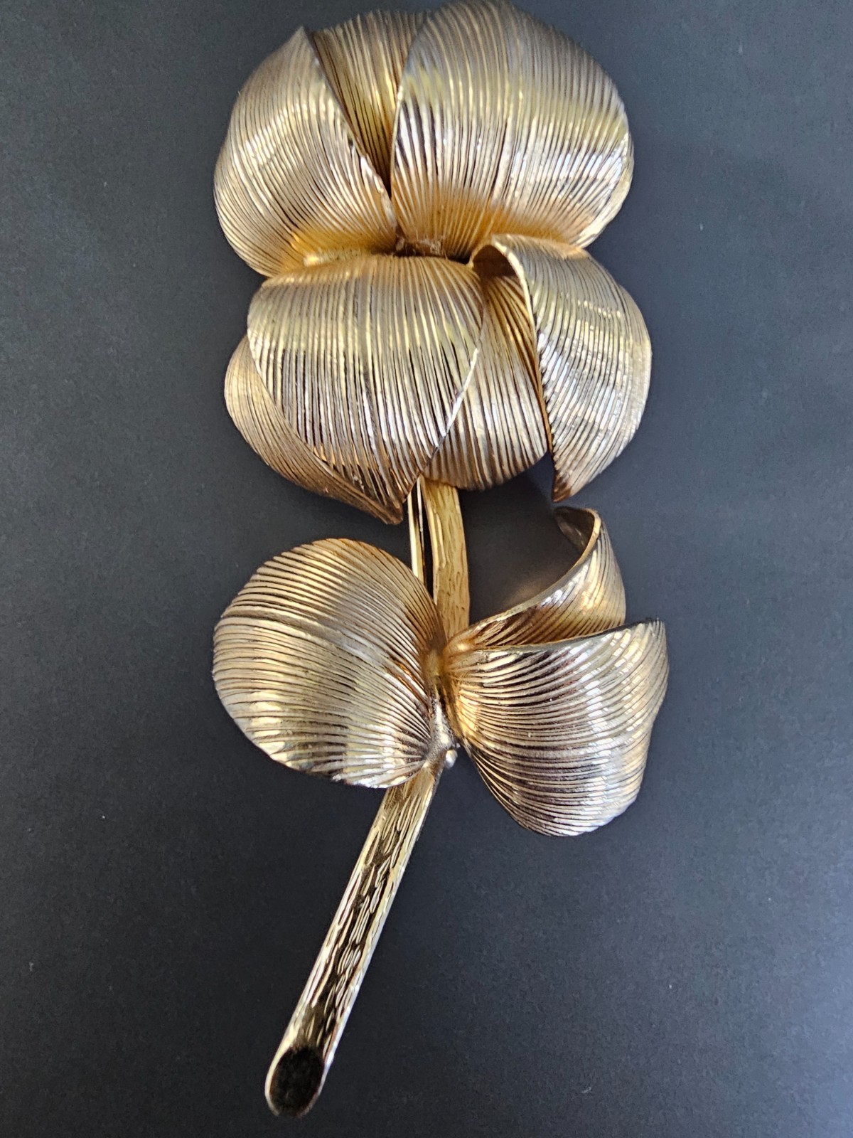 Vintage Signed Giovanni Gold Tone Floral Plant Brooch Pin 3×1″ 1960s Textured