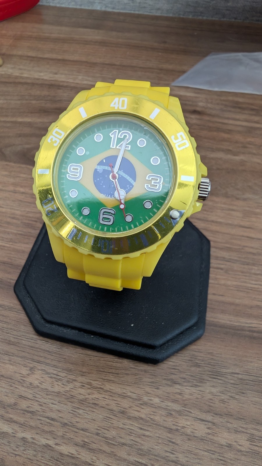 Yellow Brazil Flag Quartz Watch – Sporty Silicone Strap, Rotating Bezel