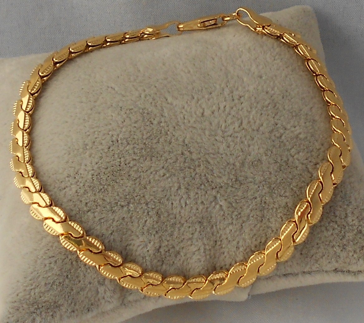 Men’s 18k Gold layered 4mm HERRINGBONE Bracelet Size 8 1 /4 LY37