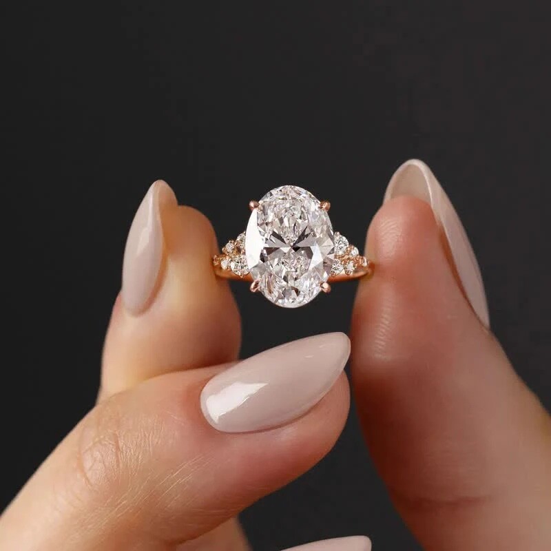 2 Carat Lab Grown Diamond Ring – E Color VVS2 (IGI Certified) with 0.2ct Accent