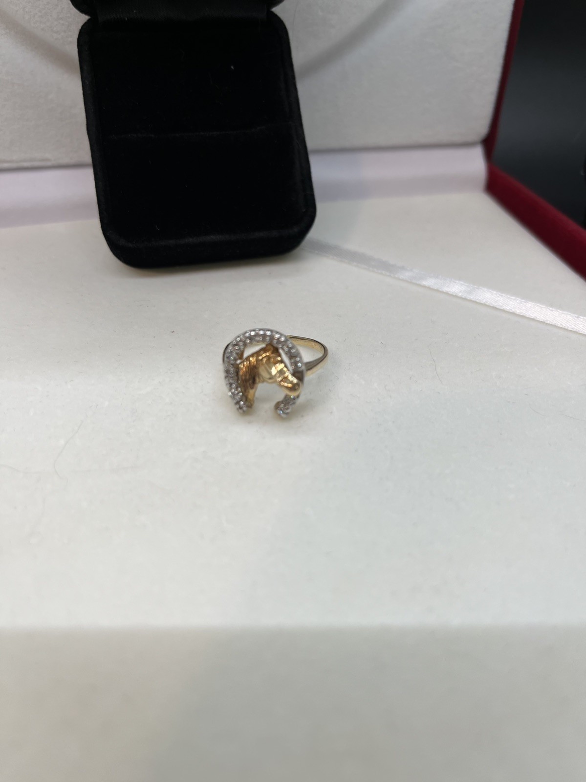 14K Yellow Gold Diamond Horse and Horseshoe Ring .12ctw Weight is 4.40 grams