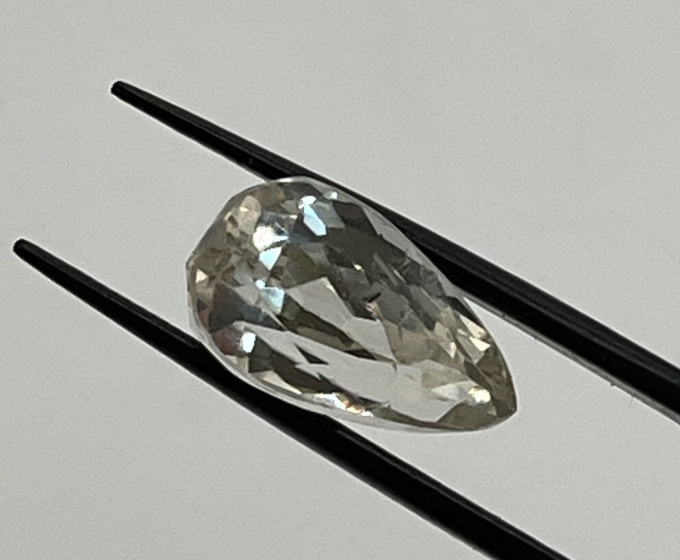 Kunzite Oval Shape 8ct 15.31×8.86×8.49 MM Cut Gemstone Imperfections