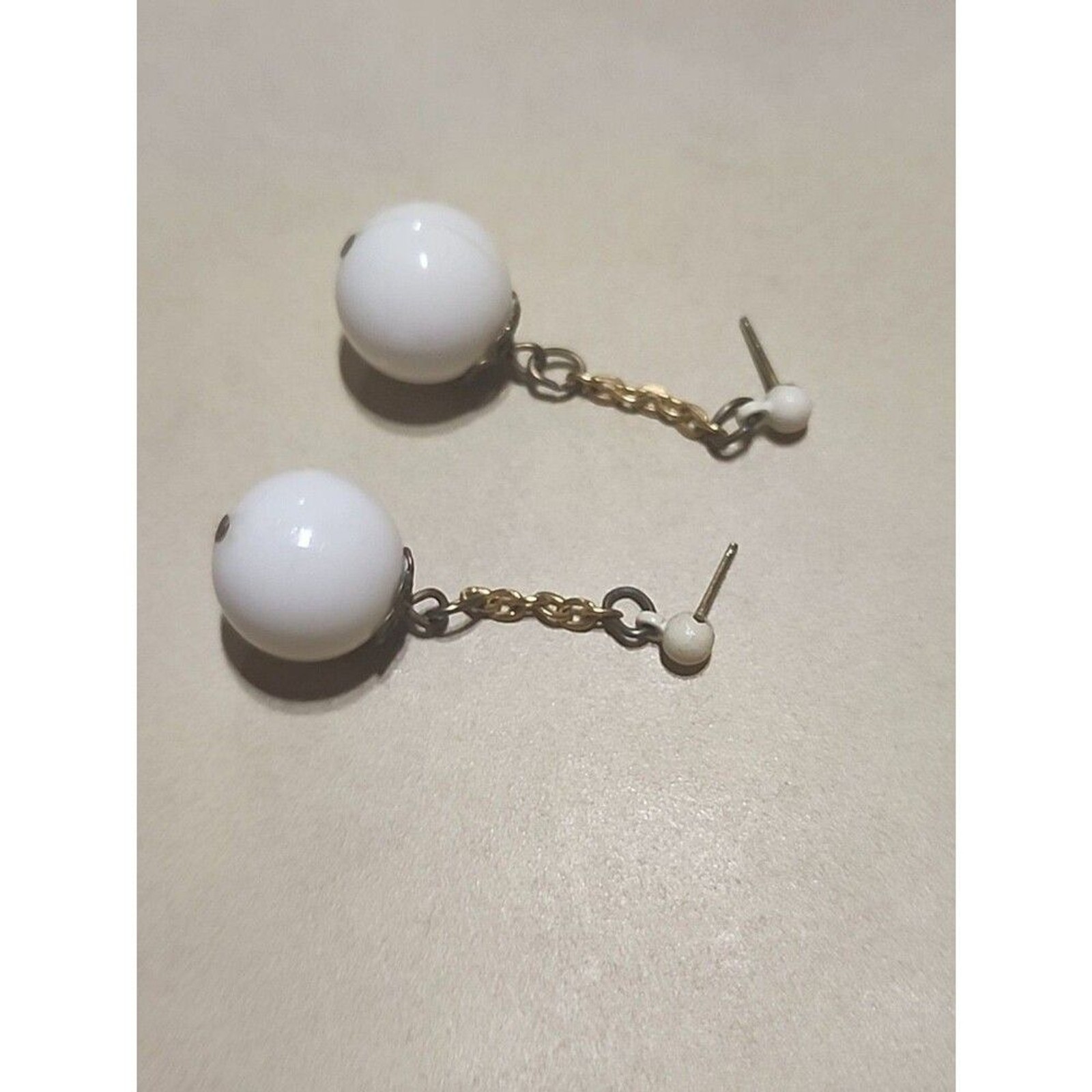 Vintage White Bead Dangle Stud Earrings Gold Tone Retro Jewelry