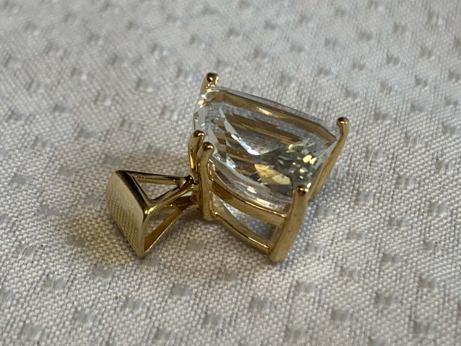 14K Yellow Gold Pendant 3.17g Fine Jewelry Clear Trilliant Stone Charm *READ*