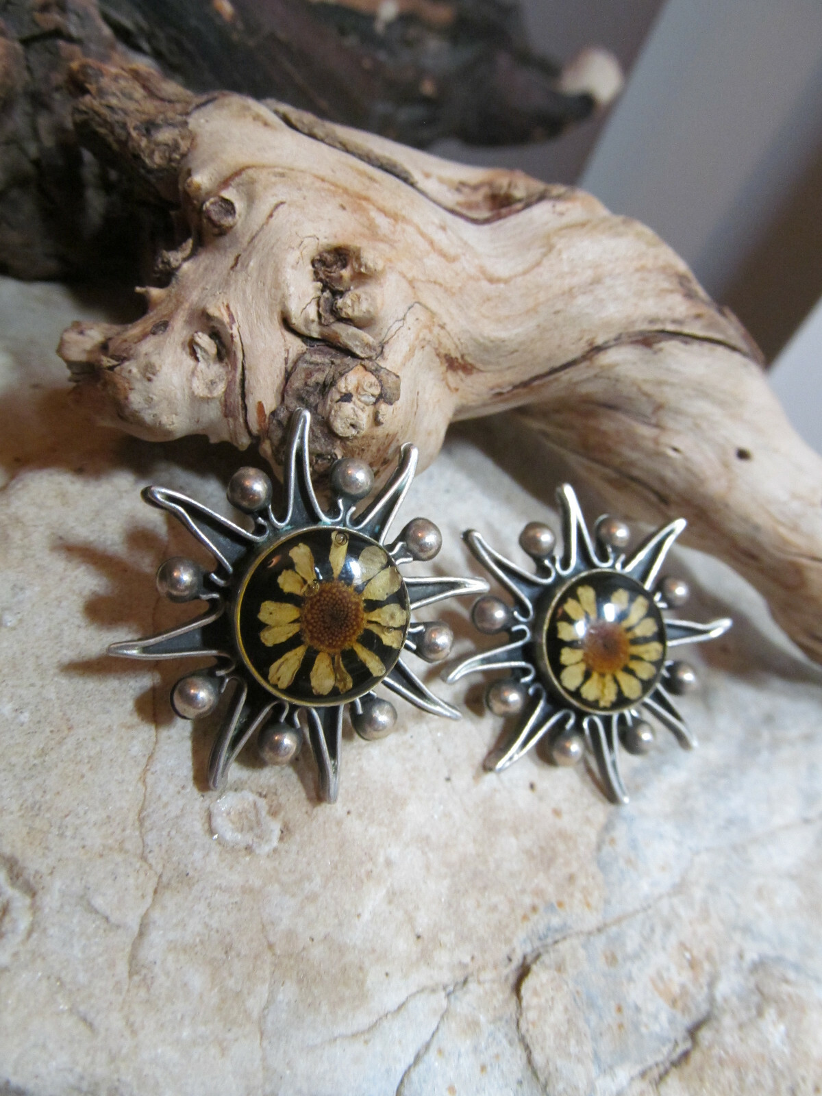 925 Sterling Silver Genuine Dried Flowers in Resin SUN Stud Earrings 10.7g Mex