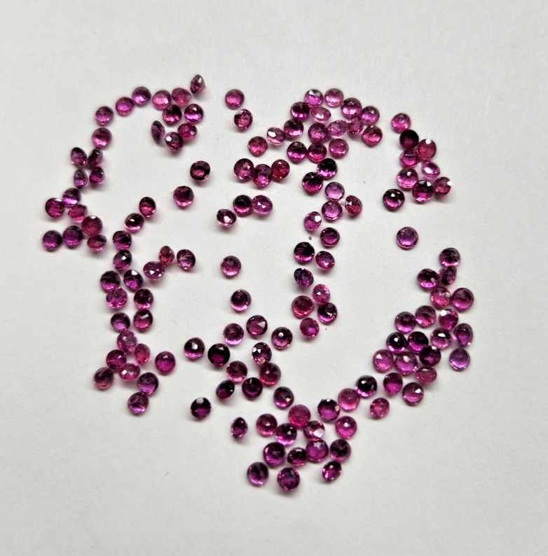 RED RUBIES 2.60mm ea ROUND GENUINE RUBIES. 4.00 PARCEL