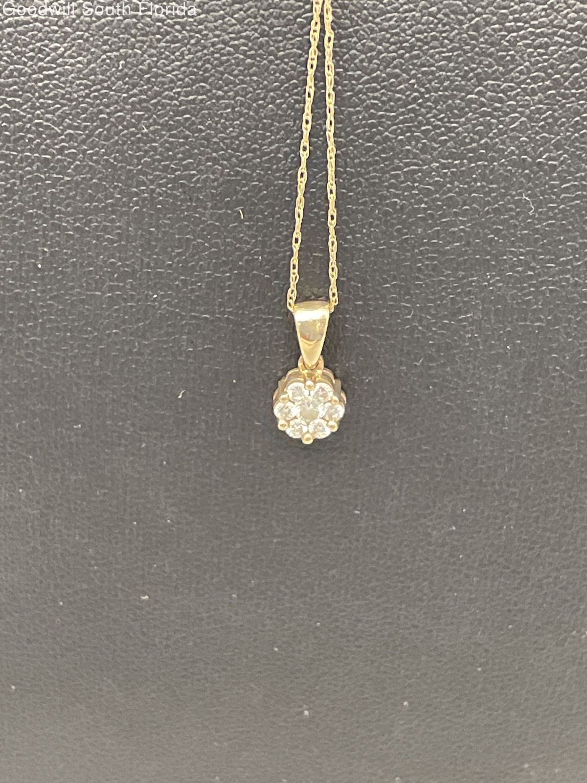 Gold 10K With Diamonds Chain/Pendant (Stamped 10K- Tested 9.82KT) Weight 1.2g