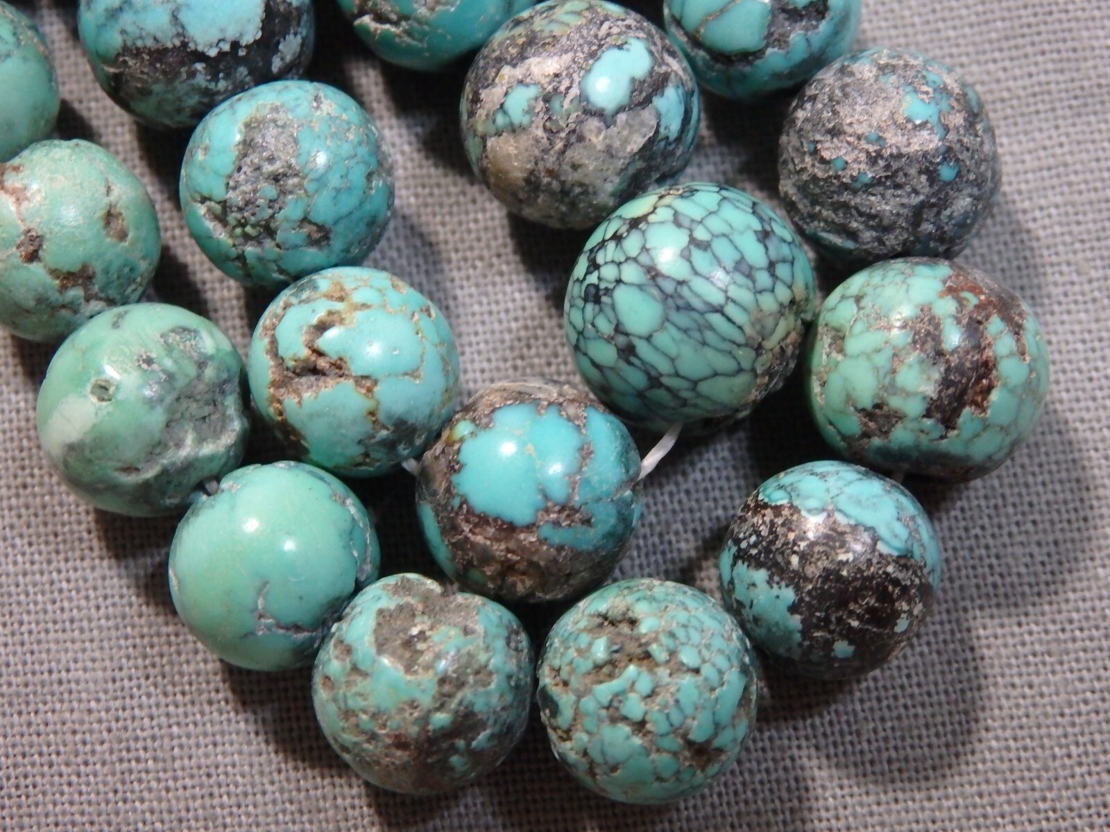 Vintage CLOUD MOUNTAIN TURQUOISE 9mm Round Beads 13″ Strand 195cts UNTREATED