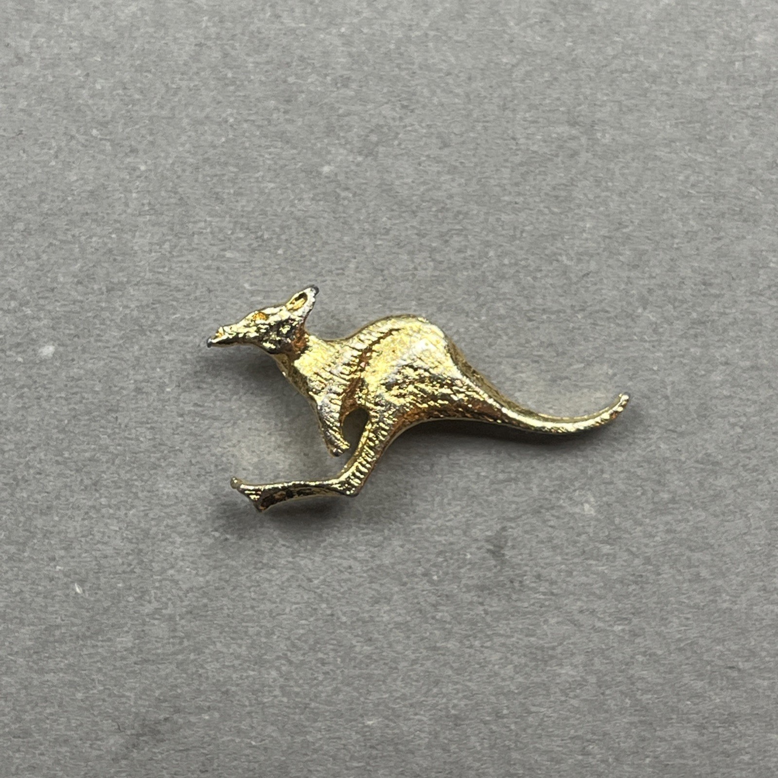 Vtg Gold Tone Kangaroo Lapel Hat Bag Jacket Pin Signed Korea