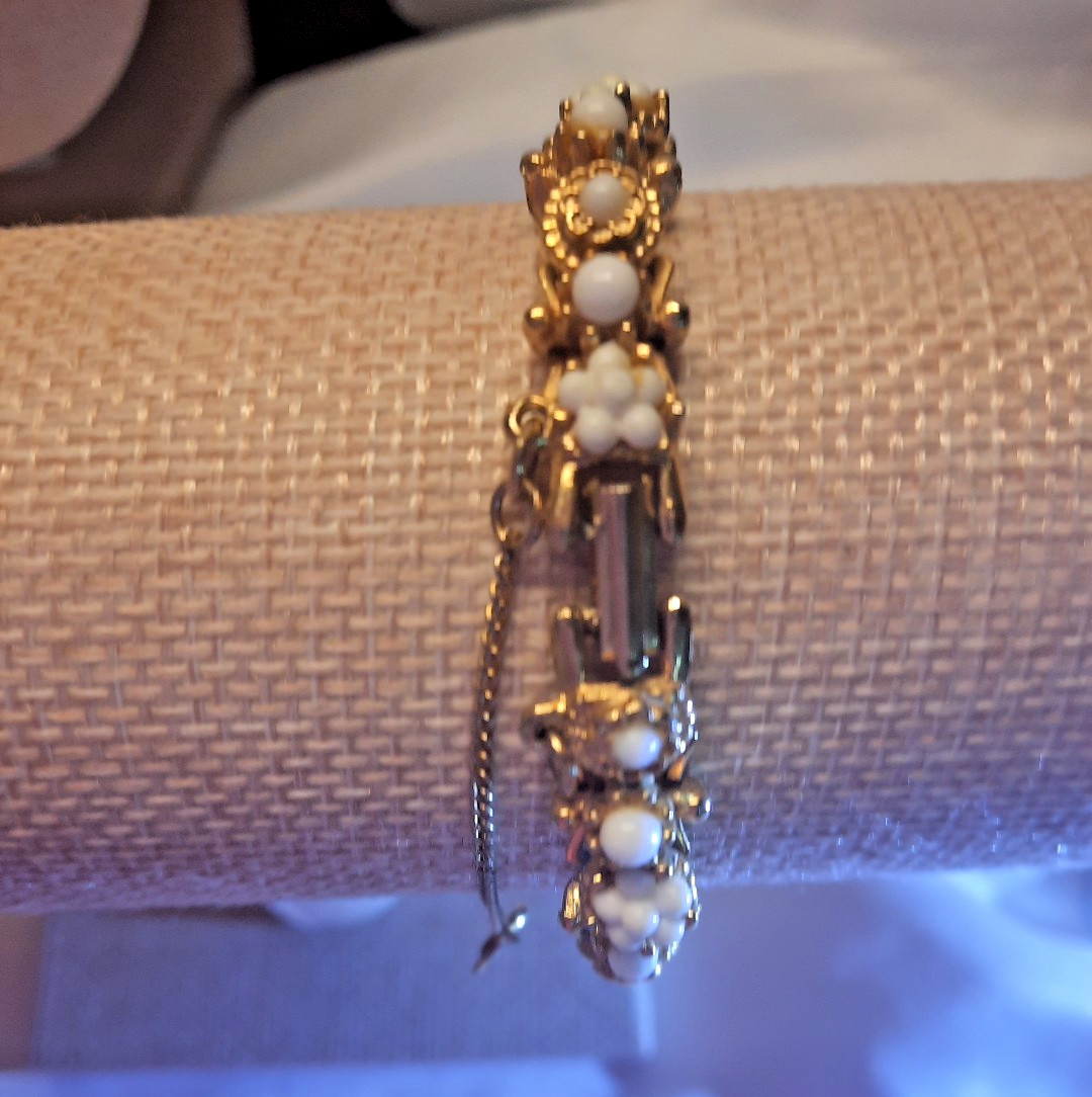 Vtg Goldtone Bracelet w/ White Stones 27 Grams 7 To 9.5 inches extender