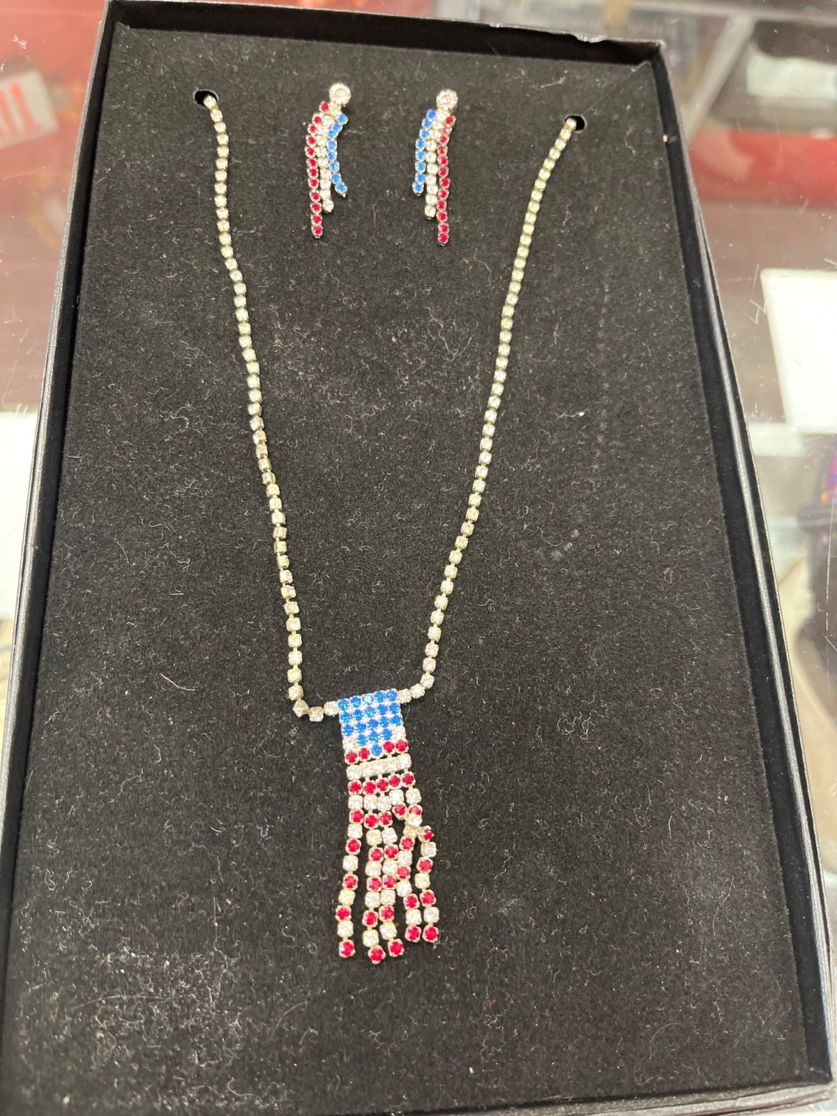 JC VTG Red white blue wms American flag Necklace earings set SKU 9908