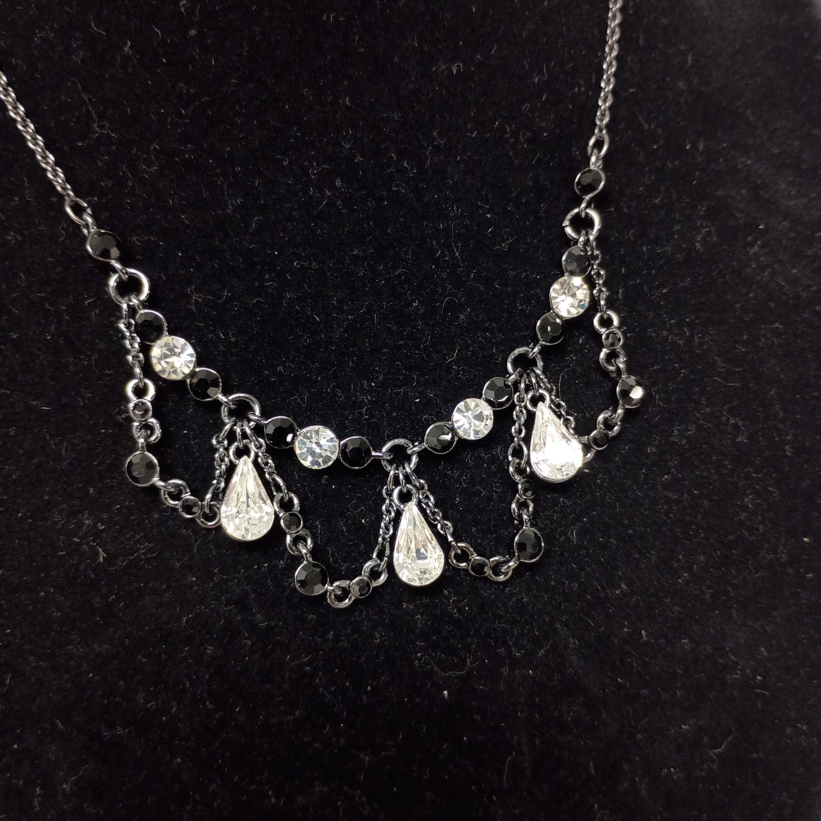 VTG Givenchy Clear Black Crystals Lavalier Drop Necklace Black Chain 15″ Signed