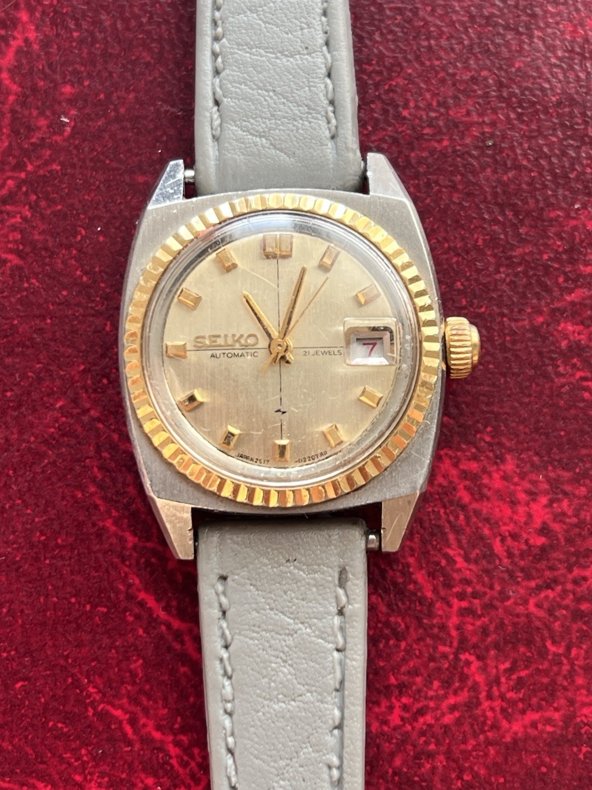 Seiko 5 Automatic 21J Champagne Dial 2517-0310 Ladies Watch