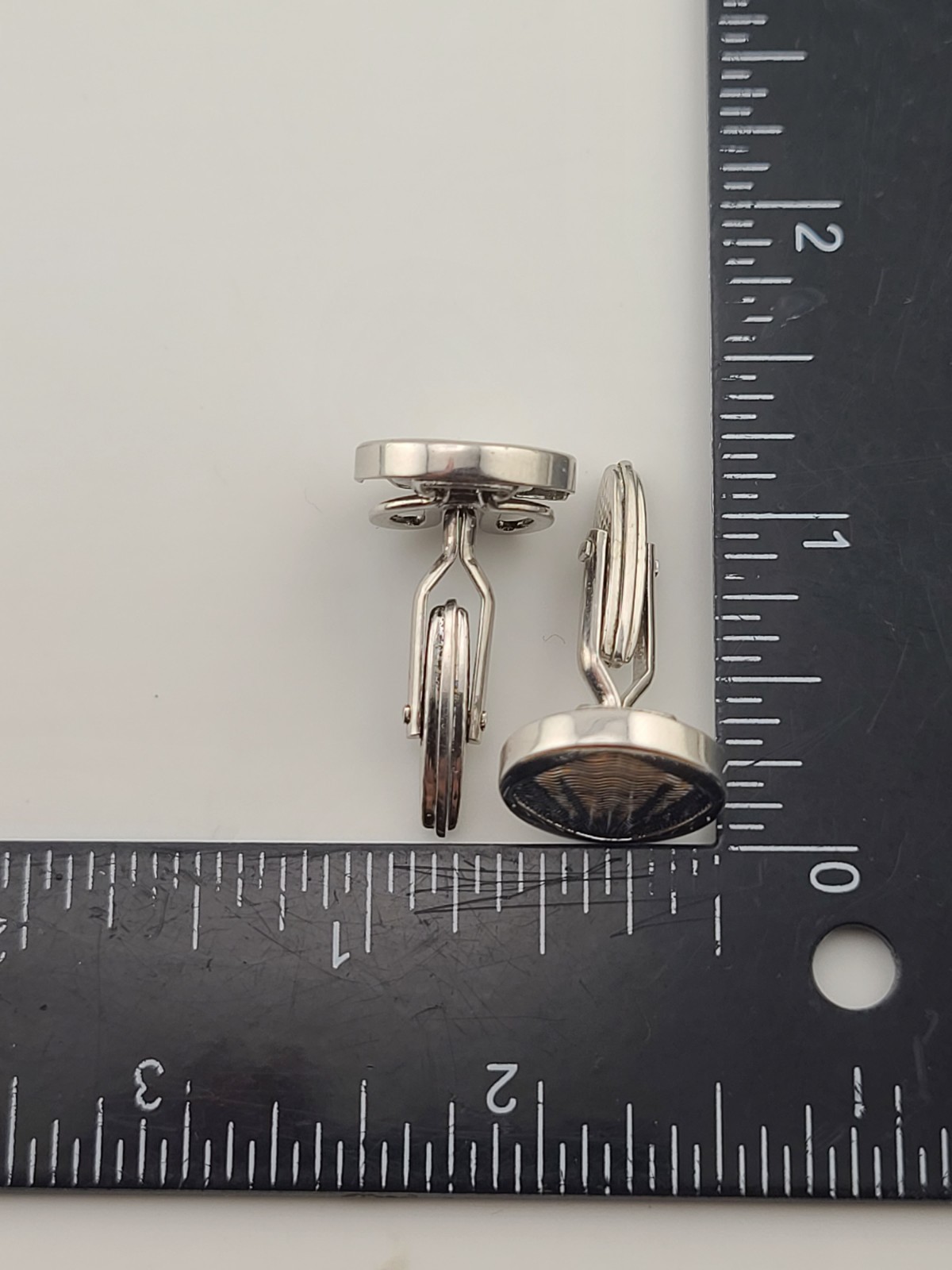 Vintage 1980’s Alfred Dunhill Sterling Silver Seashell Round Cufflinks England.