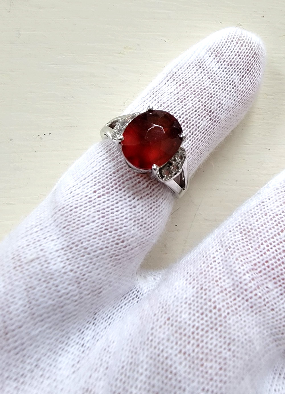 HESSONITE GARNET VINTAGE STYLE STERLING SILVER RING WHITE SAPPIRE ACCENTS SIZE 6