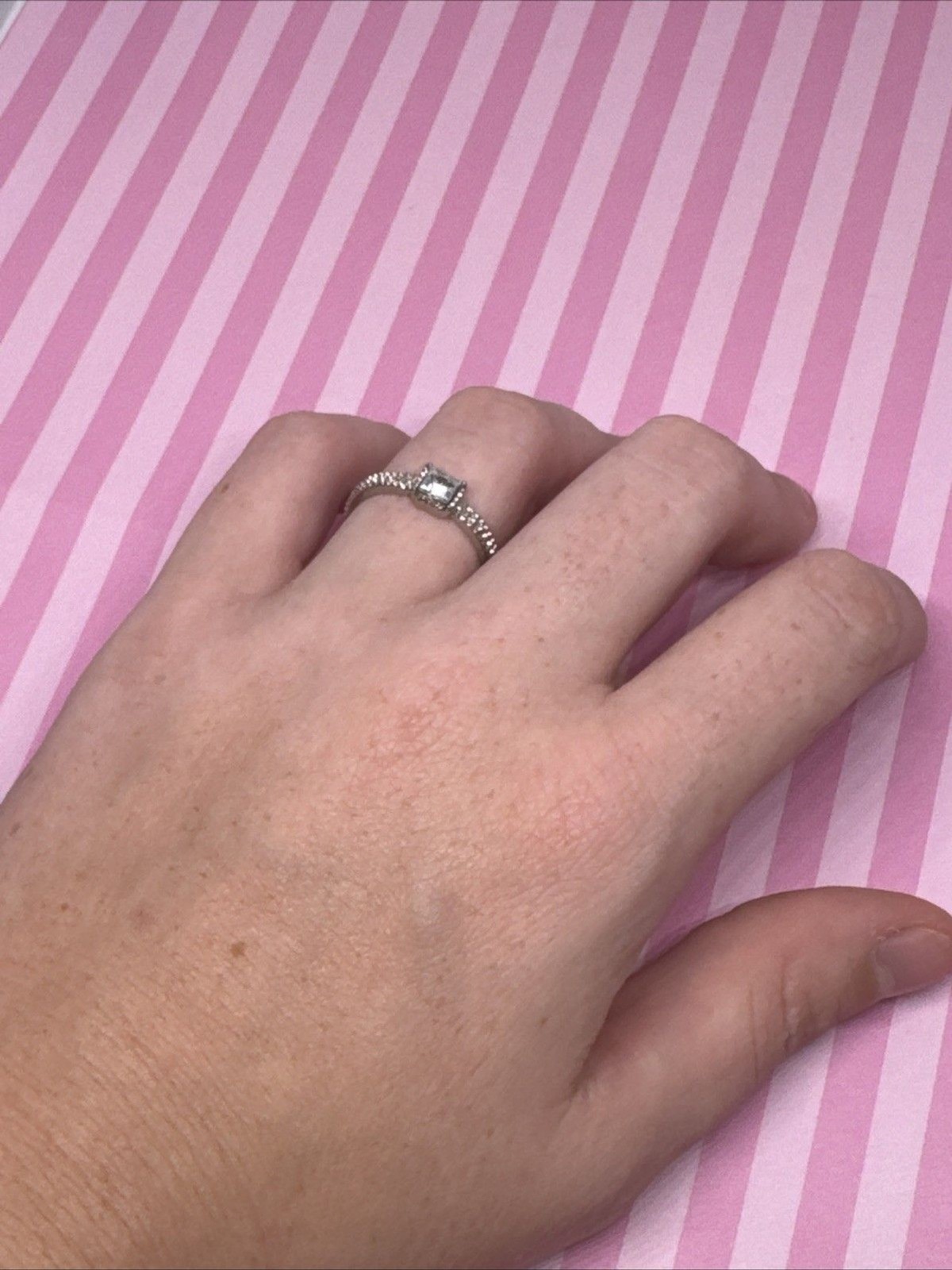 Size 7 Womens Fashion Ring Faux Diamond Minimalist