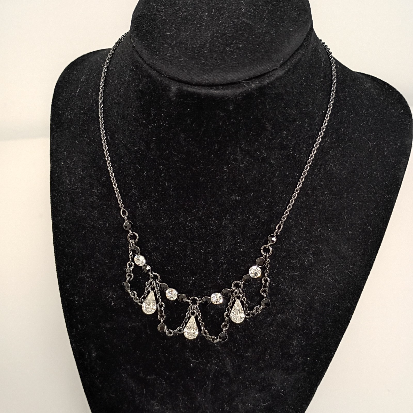 VTG Givenchy Clear Black Crystals Lavalier Drop Necklace Black Chain 15″ Signed