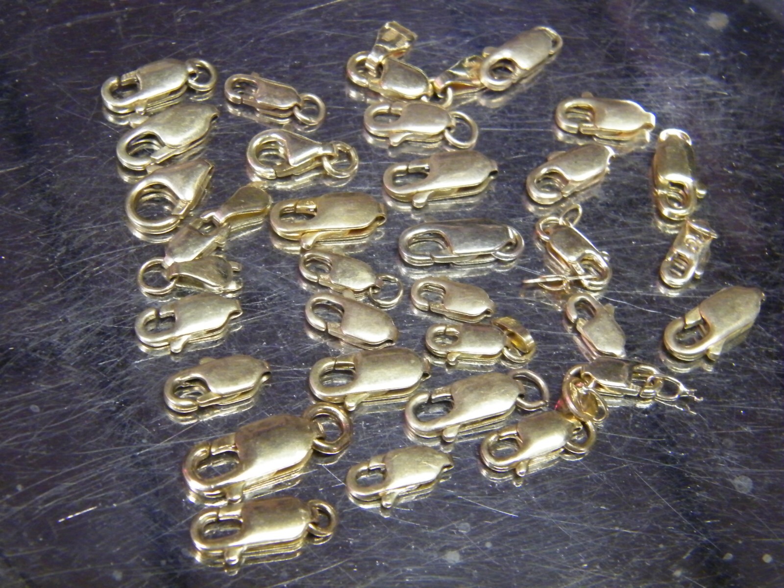 14 kt Solid Gold Lobster Clasps 32 Items 17.0 Grams – 14k
