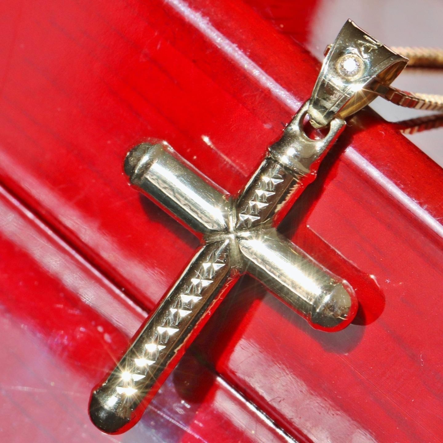 10k yellow gold pendant 0.01c white topaz 1.30″ diamond cut 2-sided cross 1.03gr