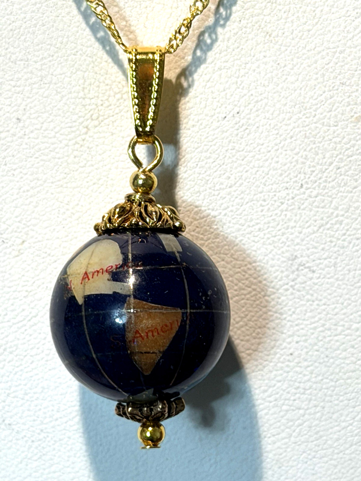 *NEW ITEM-LG. VTG. 20MM LAPIS GEMSTONE INTARSIA WORLD GLOBE NECKLACE. g