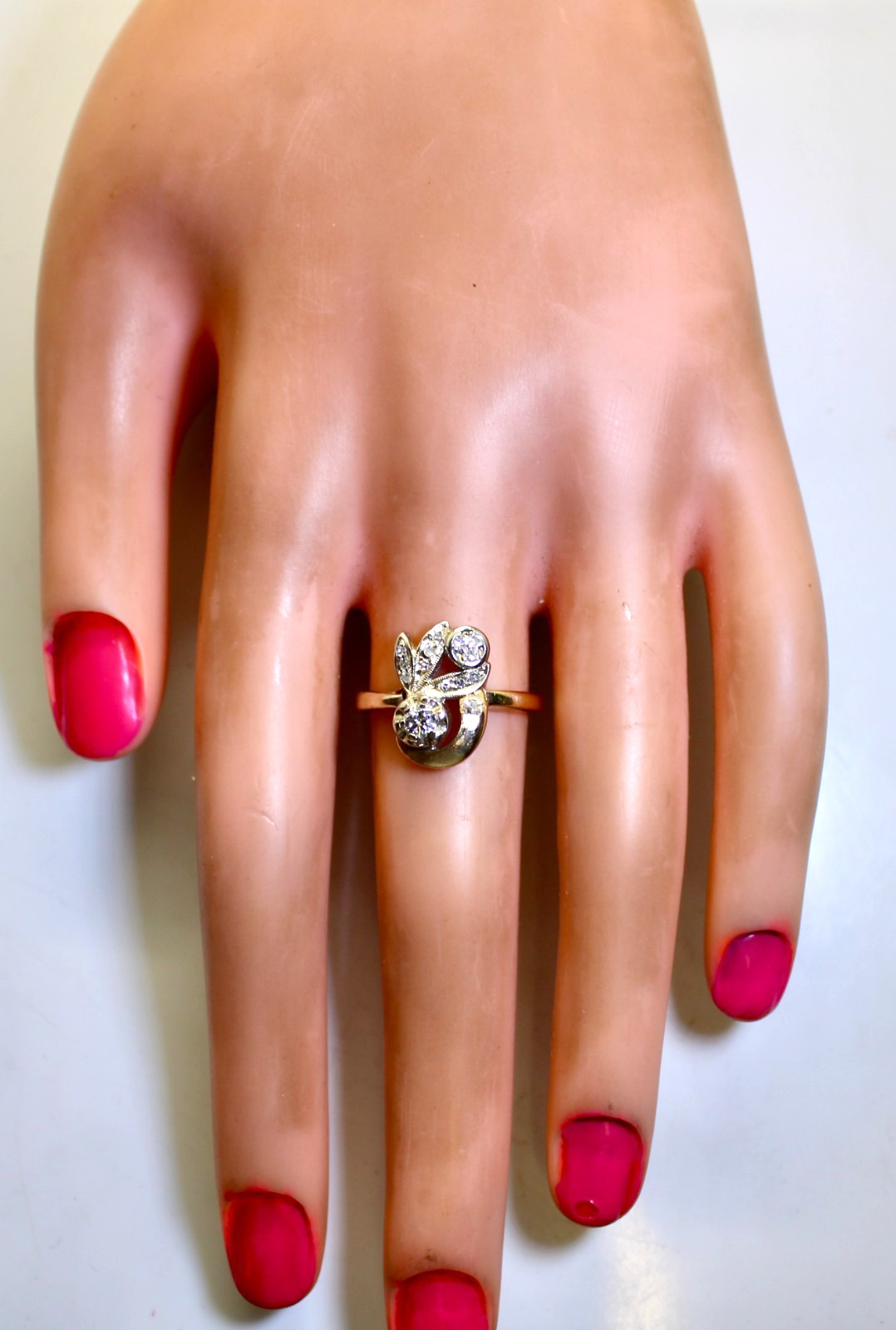 Gorgeous Vintage Ladies 14K Gold .20 Ctw 1/5ct Diamond Ring, Size 7.5, 4.2Grams