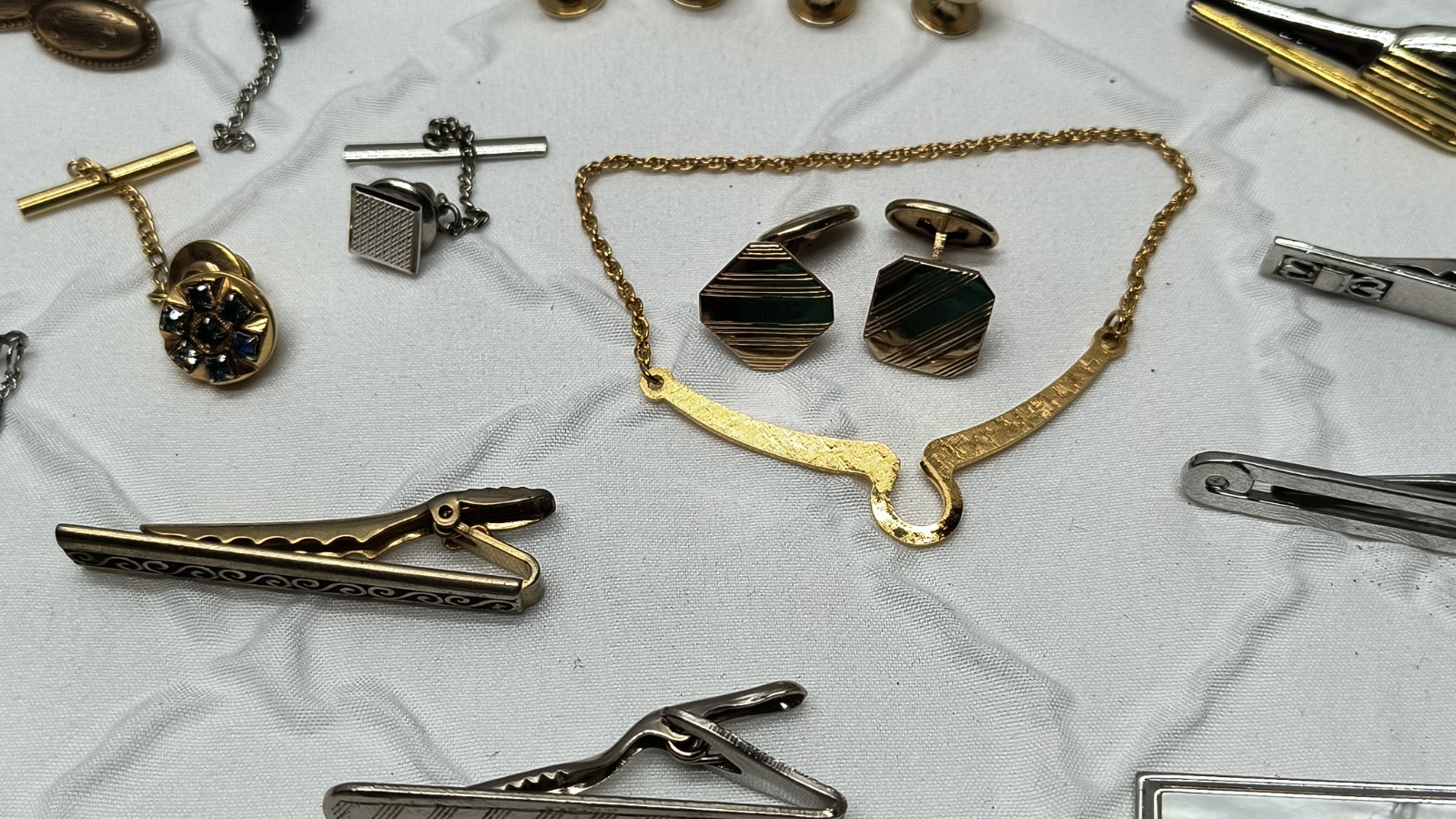 Vintage Tie Tacks Tie Bar Clips Cuff Links Lot Gold & Silver Tone 120 + Pieces