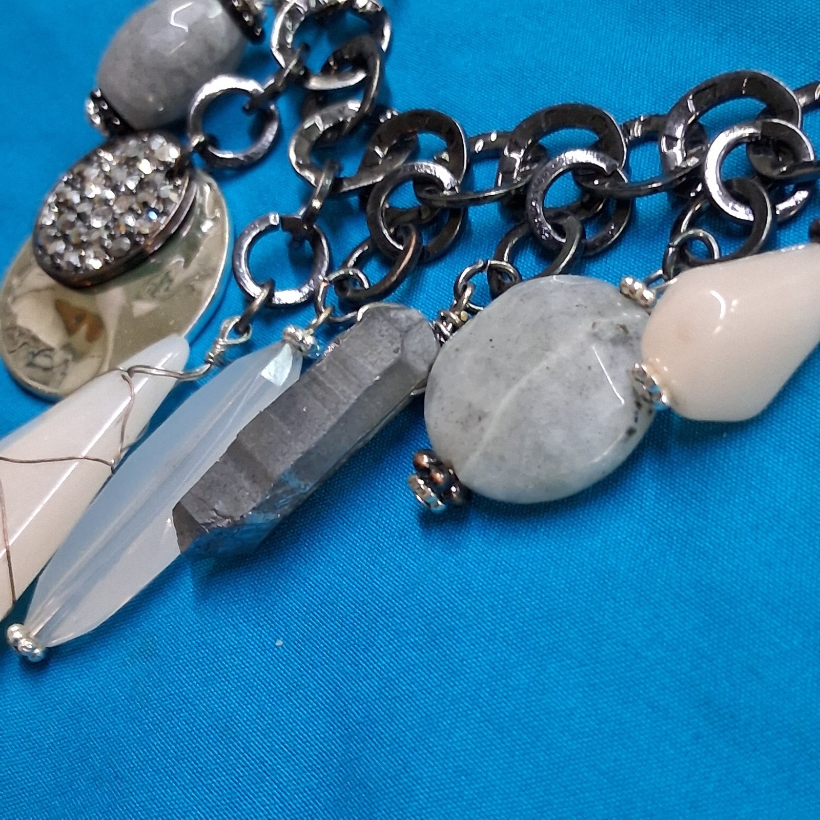 Chico’s Dangling Chandelier Pendants Faceted Bead Lobster Clasp Necklace