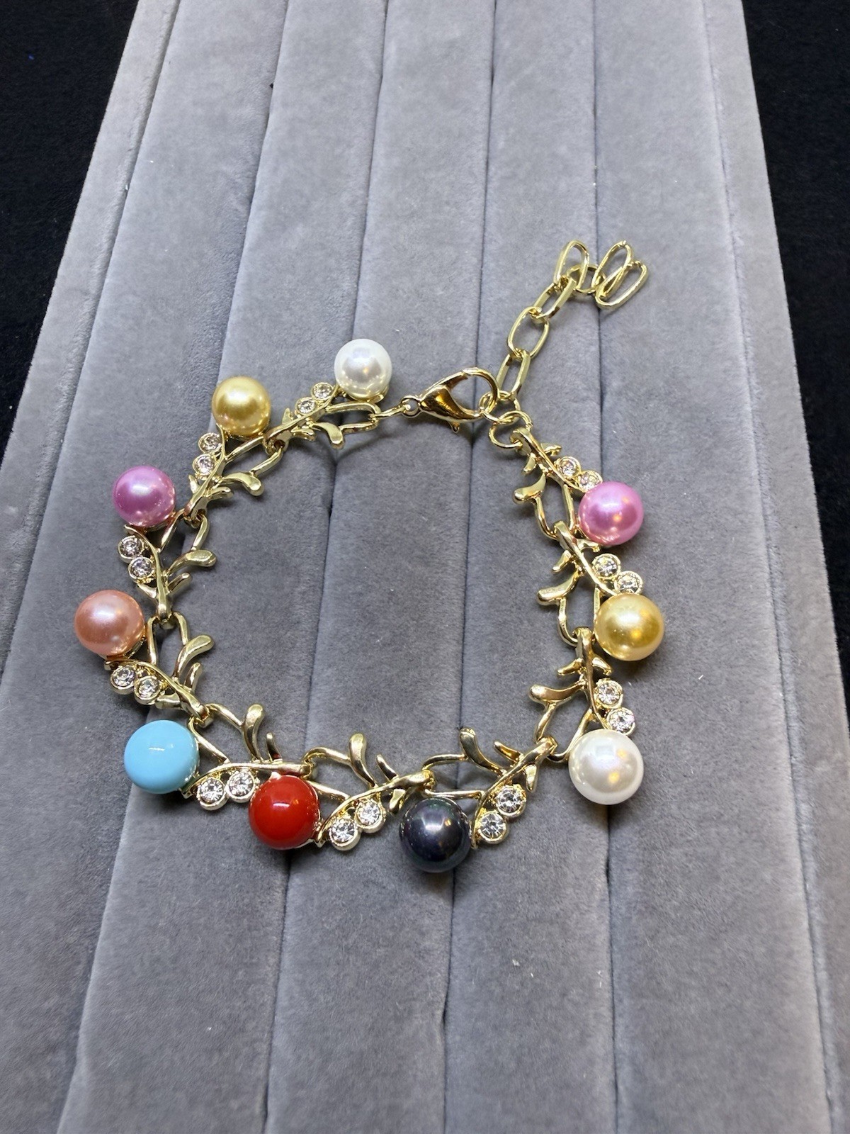 Multi Col.Shell Prl. Austr. Cryst. Bloss. Vine Brace. In Goldtone,6.5-8.5 Alloy
